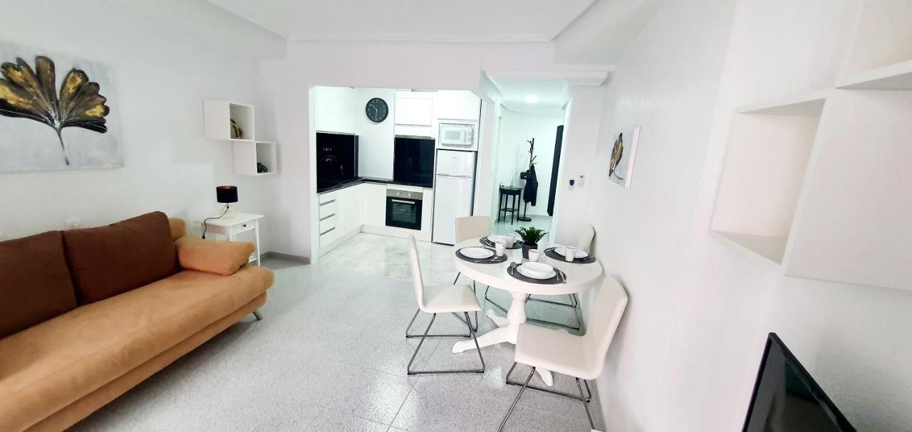 Apartments On The Beach In Torrevieja Exterior foto
